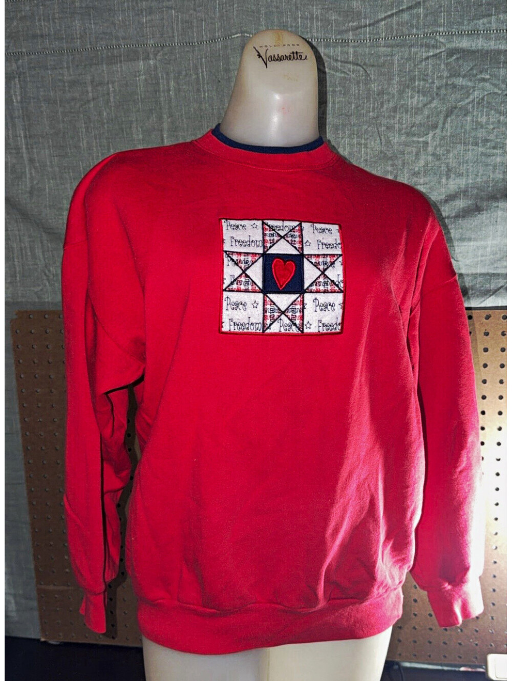 Vintage embroidered 90s women’s medium sweatshirt